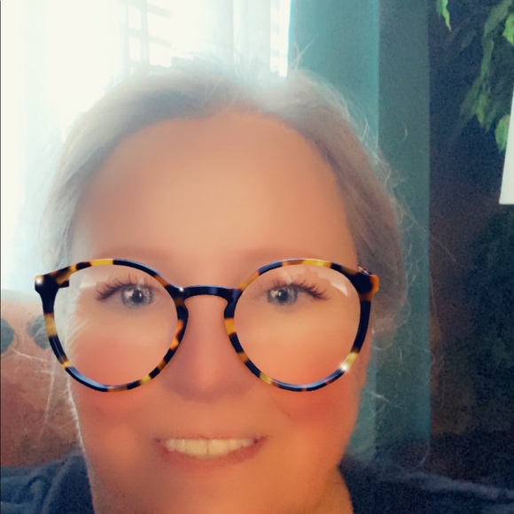 Meet your Posher, Sandy - Picture 1 of 1